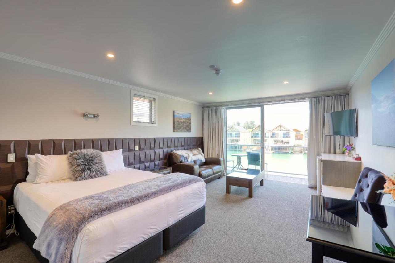 Marsden Lake Resort Central Otago Cromwell Bagian luar foto A typical hotel room