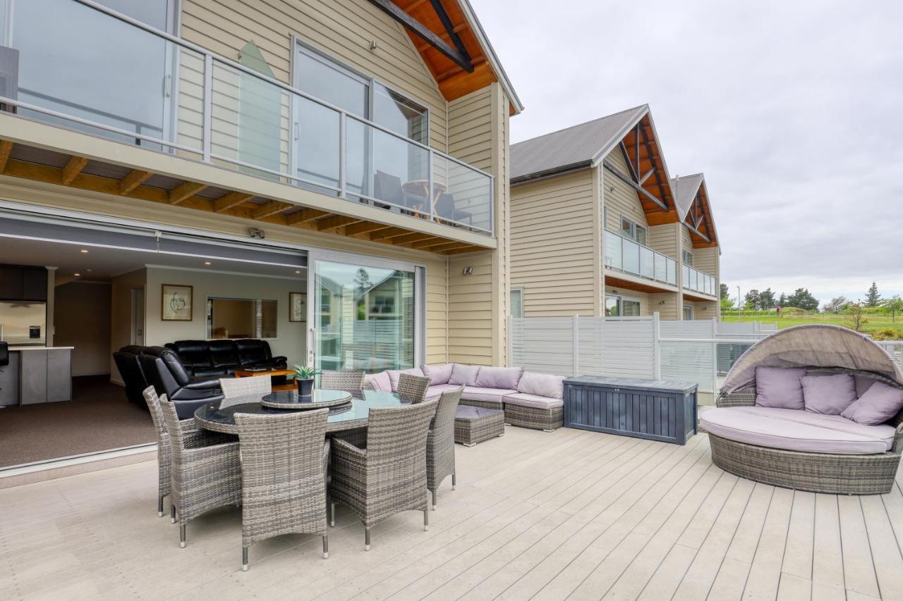 Marsden Lake Resort Central Otago Cromwell Bagian luar foto A composite wood deck