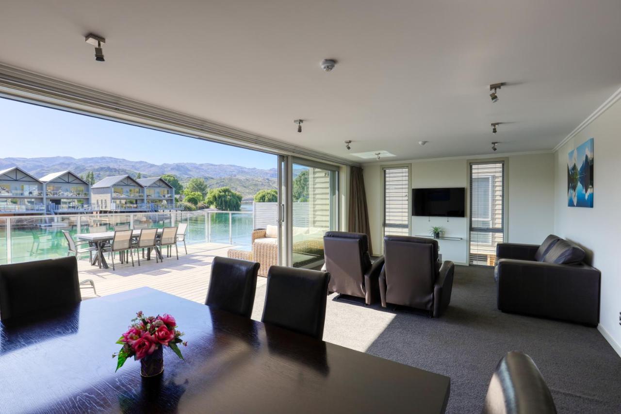 Marsden Lake Resort Central Otago Cromwell Bagian luar foto A typical apartment at the hotel