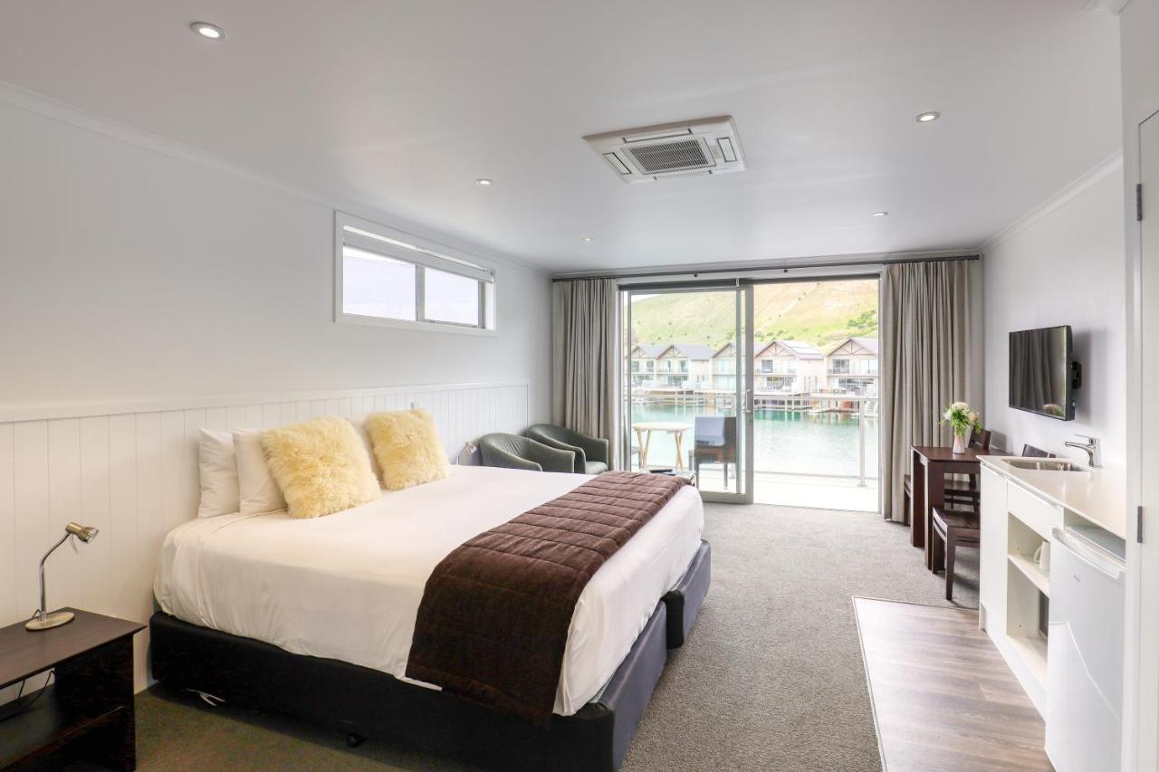 Marsden Lake Resort Central Otago Cromwell Bagian luar foto A room at the hotel