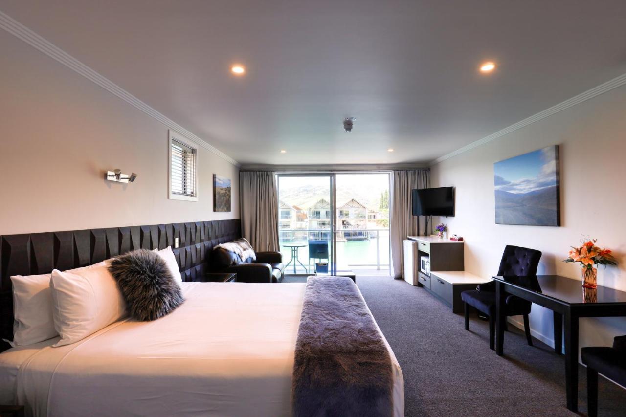 Marsden Lake Resort Central Otago Cromwell Bagian luar foto A typical hotel room