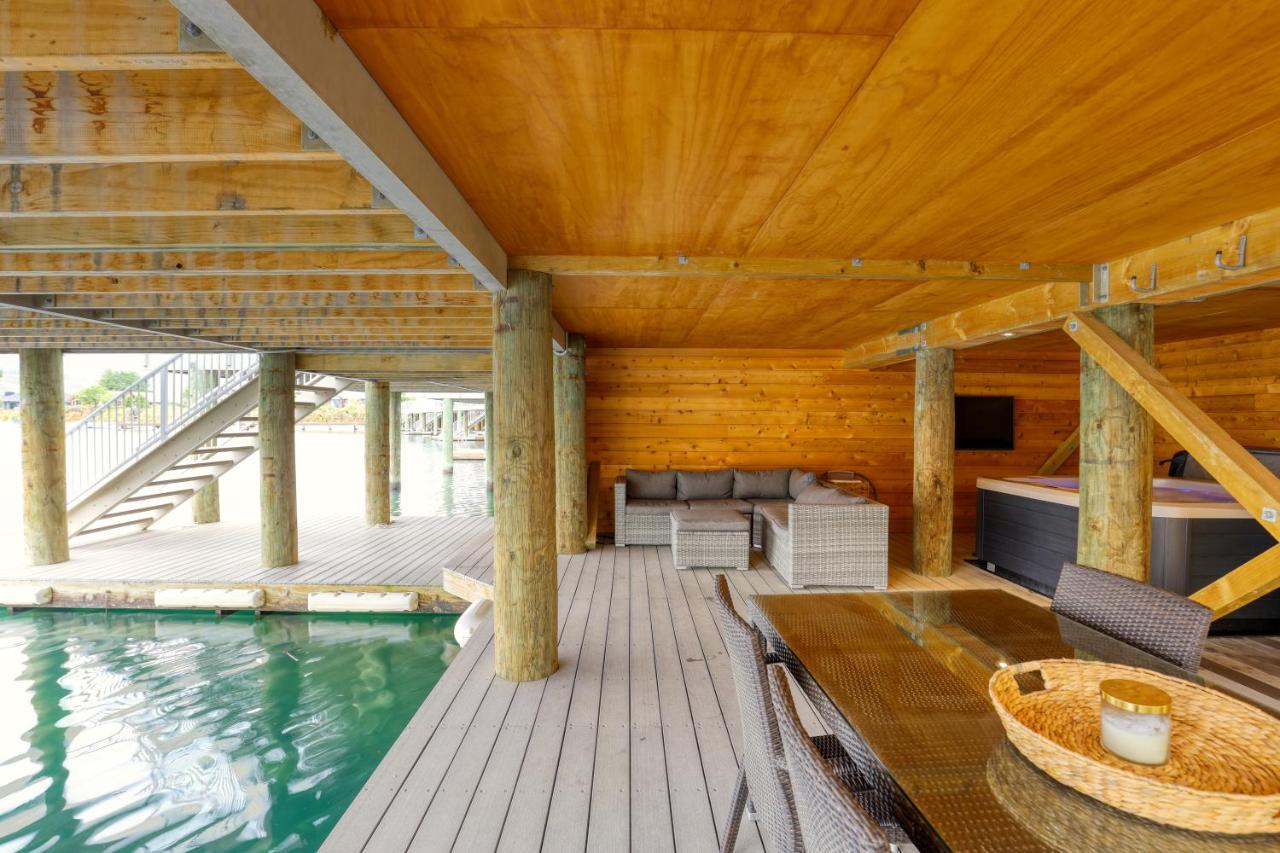 Marsden Lake Resort Central Otago Cromwell Bagian luar foto The interior of the pool house