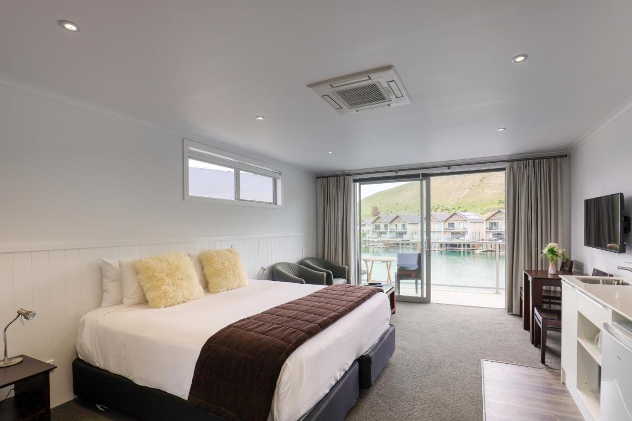 Marsden Lake Resort Central Otago Cromwell Bagian luar foto A typical hotel room