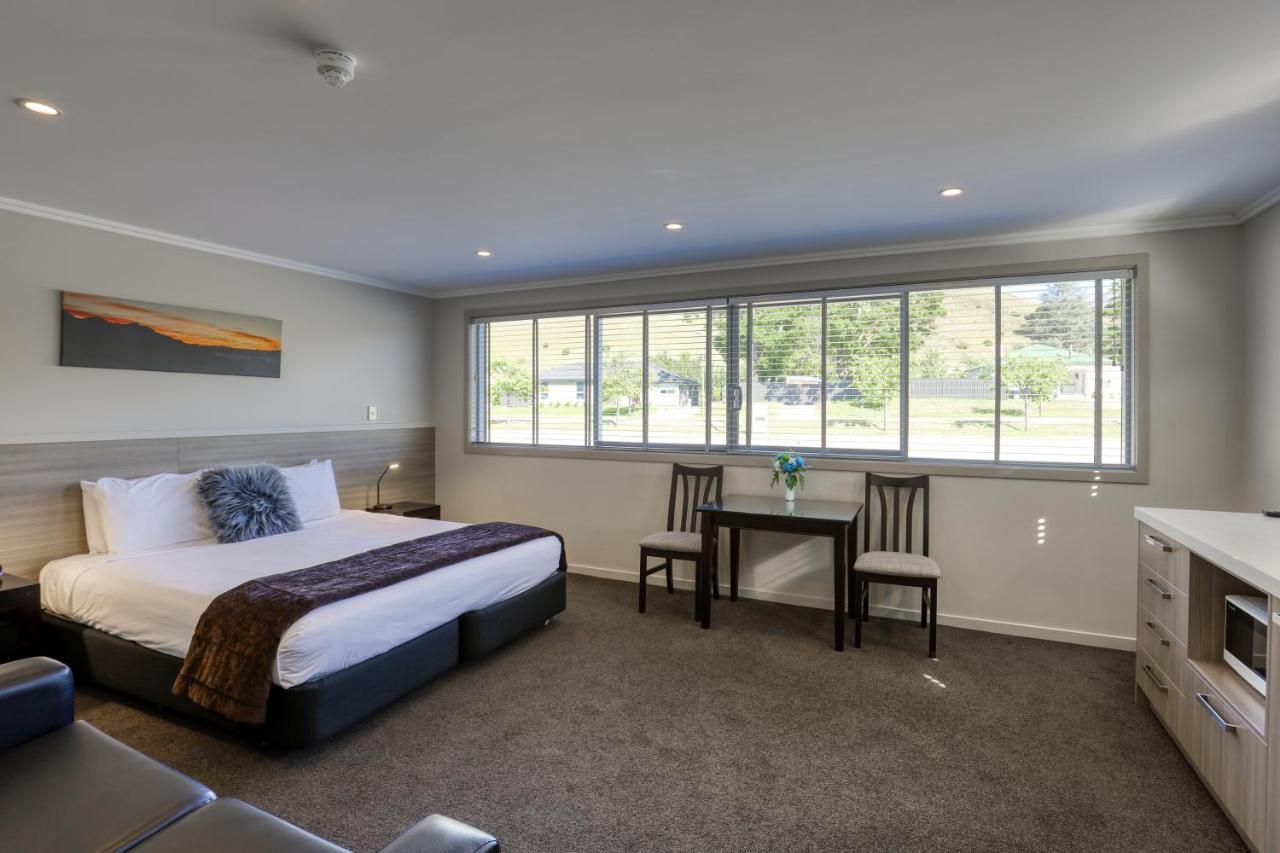 Marsden Lake Resort Central Otago Cromwell Bagian luar foto A typical motel room