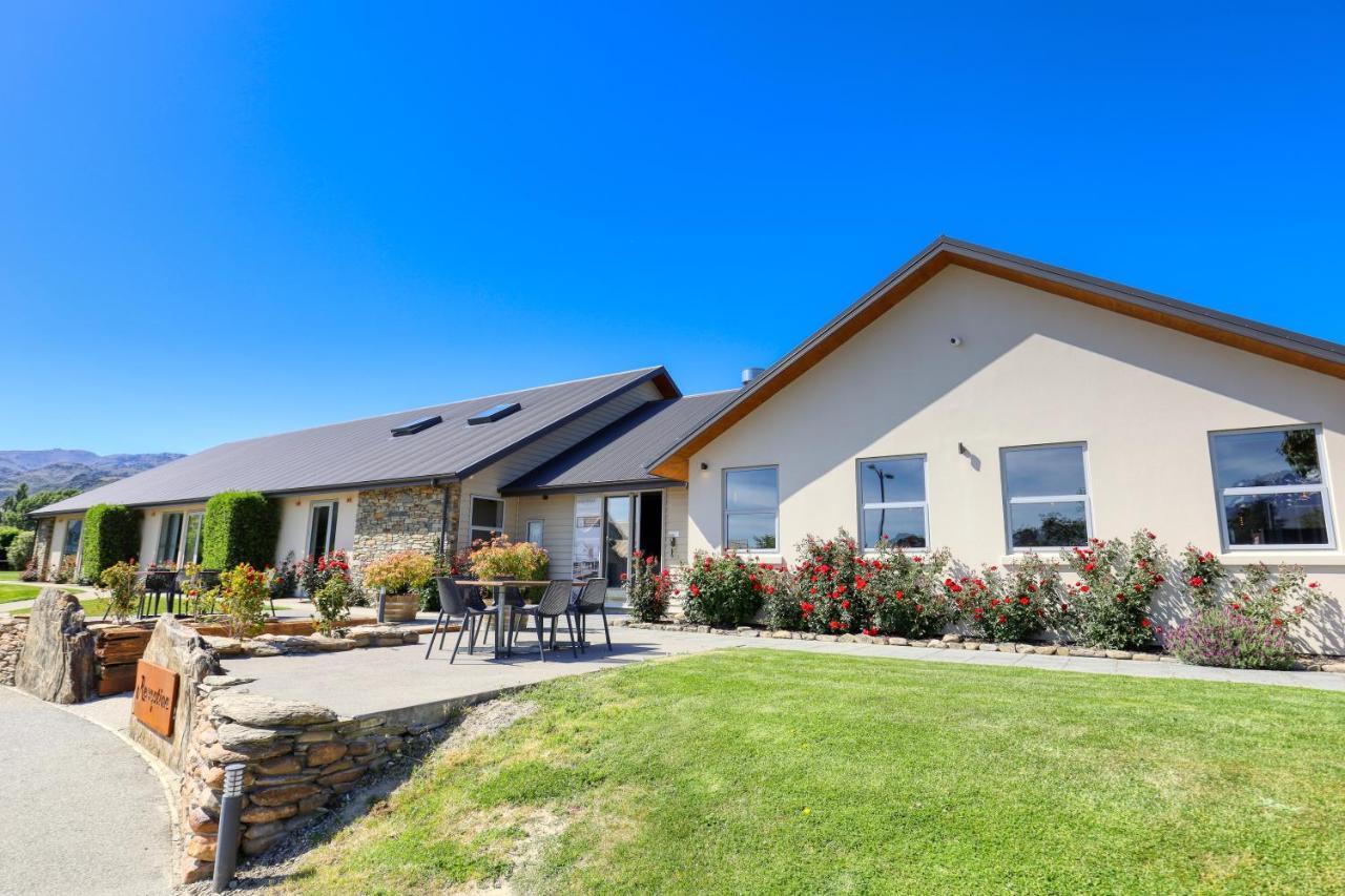Marsden Lake Resort Central Otago Cromwell Bagian luar foto The Lodge at Waihi