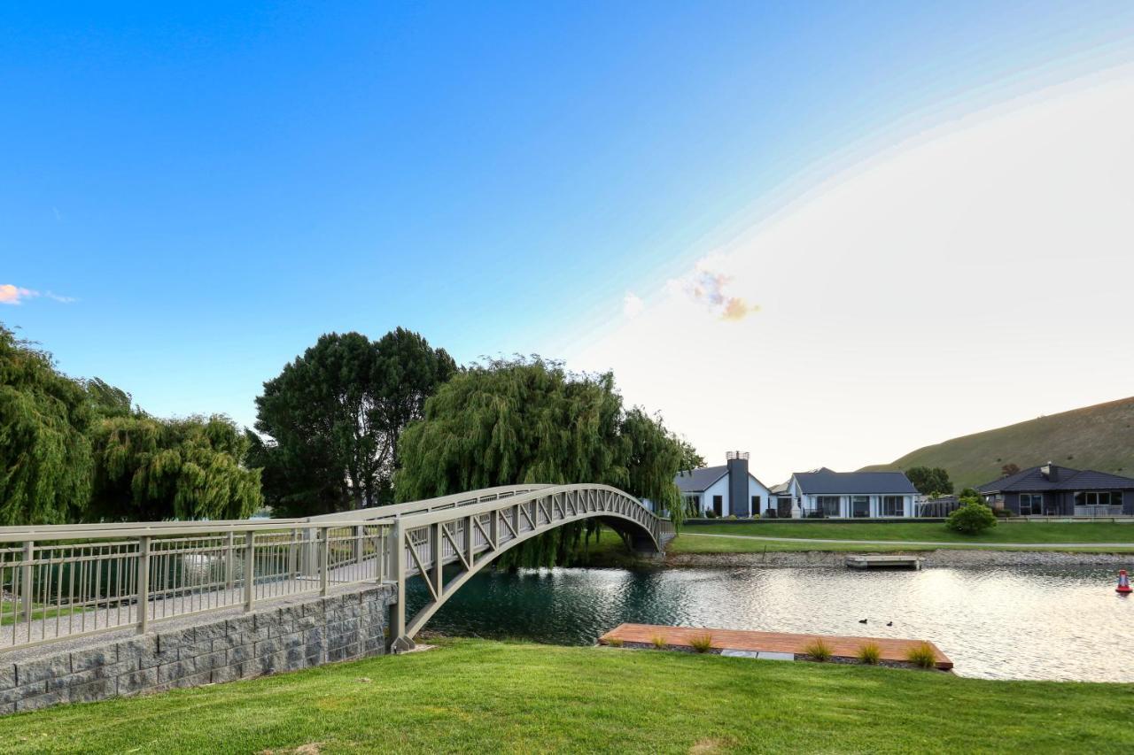 Marsden Lake Resort Central Otago Cromwell Bagian luar foto Bridge over the River Clyde