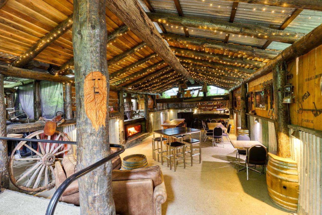 Marsden Lake Resort Central Otago Cromwell Bagian luar foto The interior of the Treehouse